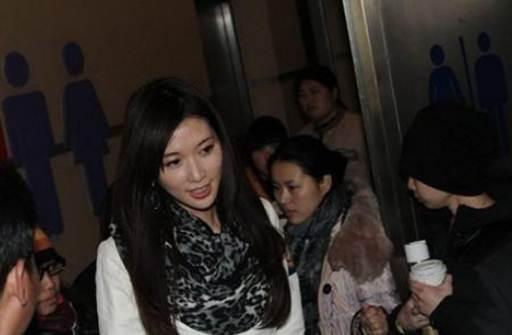 明星上厕所的方法,揭秘明星们的厕所礼仪与习惯