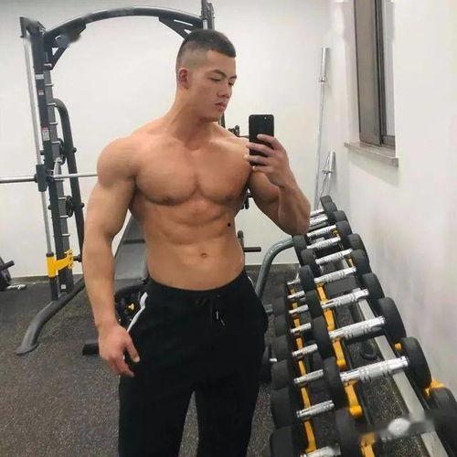 中国肌肉少年明星