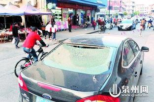 岳阳头条小汽车被砸坏