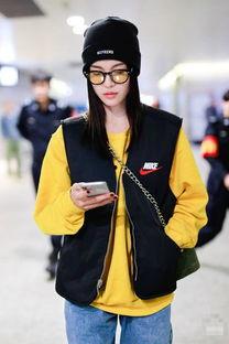 明星机场黑背心,黑背心潮流趋势全解析