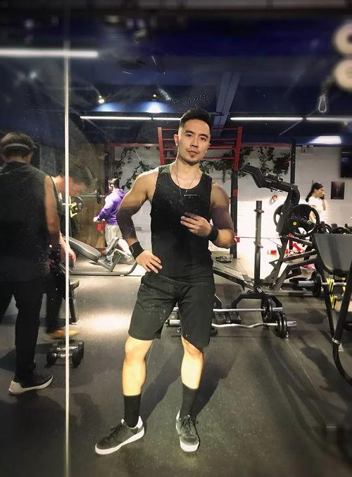 健身房明星教练,塑造身材的艺术与科学