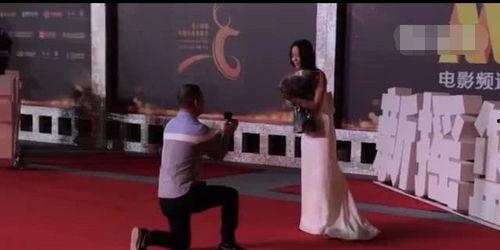 明星听到粉丝求婚视频,明星泪洒现场！粉丝求婚视频感动全网